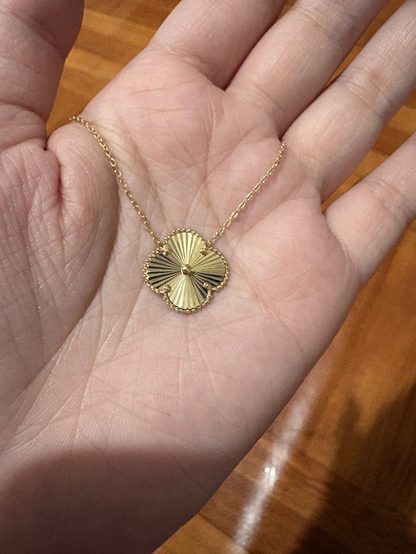 18K VCA NECKLACE (Category: Necklaces) located in Manila. Submitted by tokyogurl (Listing ID 1468587355, Image 2). Description: .