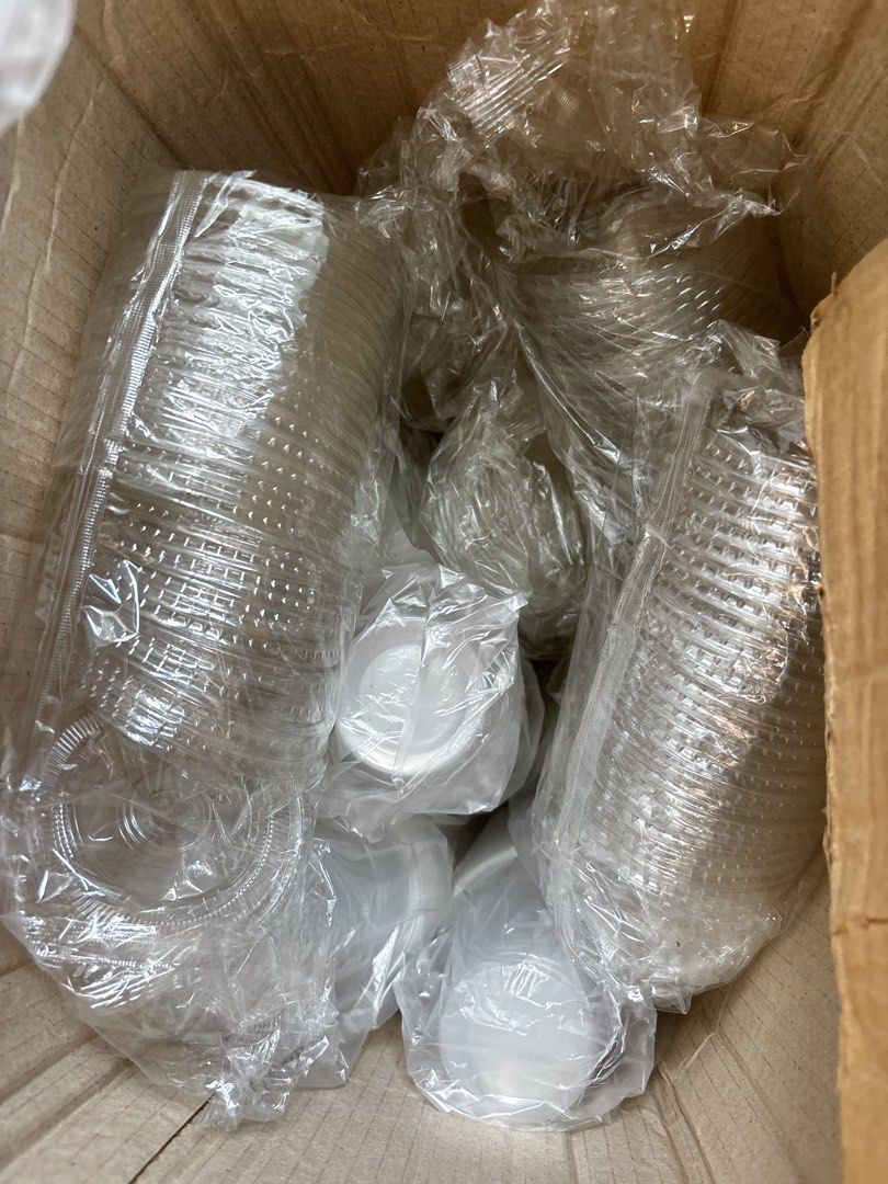 200 pcs Plastic Cups with Strawless lid and flat lid (Category: Water Bottles & Tumblers) located in Mandaluyong City. Submitted by cheskashopping (Listing ID 1468572589, Image 1). Description: - Item: Clear Plastic Cups with Lids - Size: 12oz - 100 pcs strawless lid -100 pcs flat lid - Reason for selling: Extra stock - i used 5 cups so kulang siya ng 5 -buyer shoulders the sf .