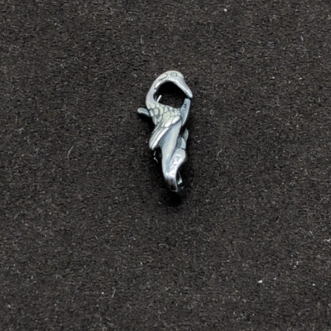 267010237 TROLLBEADS JEWELRY SWAN LOCK (Category: Luxury Accessories) located in Taguig. Submitted by ecoring.ph (Listing ID 1468567700, Image 1). Description: The jewelry lock is scratched, tarnished, and oxidized, has minimal dents, and shows signs of use. ◆METAL: Ag925 ⚠︎Please note that all sizes are approximate and may vary slightly. ⚠︎Please be reminded to always carefully check/read the provided/written description(s) of the item to avoid 
