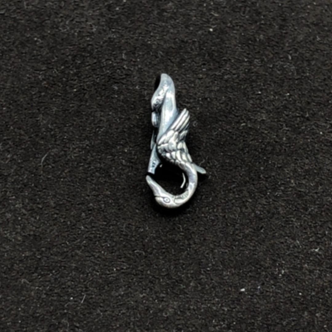 267010237 TROLLBEADS JEWELRY SWAN LOCK (Category: Luxury Accessories) located in Taguig. Submitted by ecoring.ph (Listing ID 1468567700, Image 2). Description: The jewelry lock is scratched, tarnished, and oxidized, has minimal dents, and shows signs of use. ◆METAL: Ag925 ⚠︎Please note that all sizes are approximate and may vary slightly. ⚠︎Please be reminded to always carefully check/read the provided/written description(s) of the item to avoid 