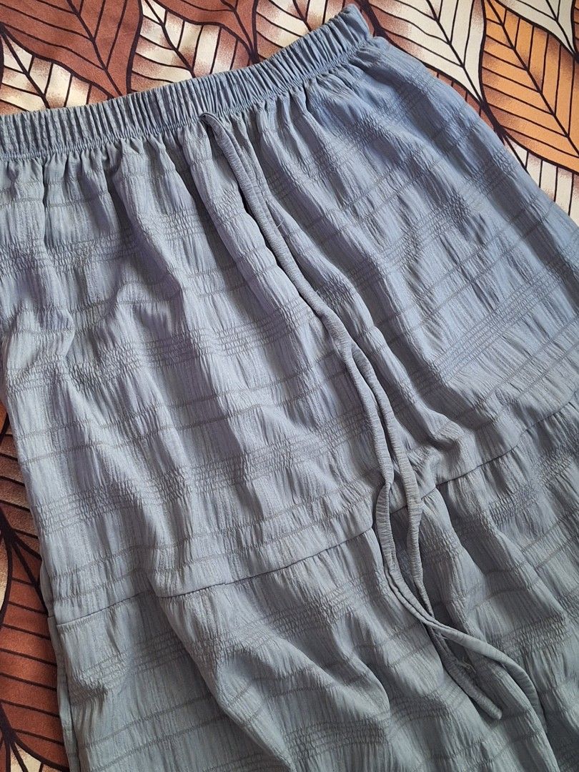 2 in 1 Gray Maxi Skirt (Category: Skirts) located in Manila. Submitted by bitna44 (Listing ID 1468550640, Image 2). Description: Never Used Can be used as tube dress or maxi skirt medium to xl.