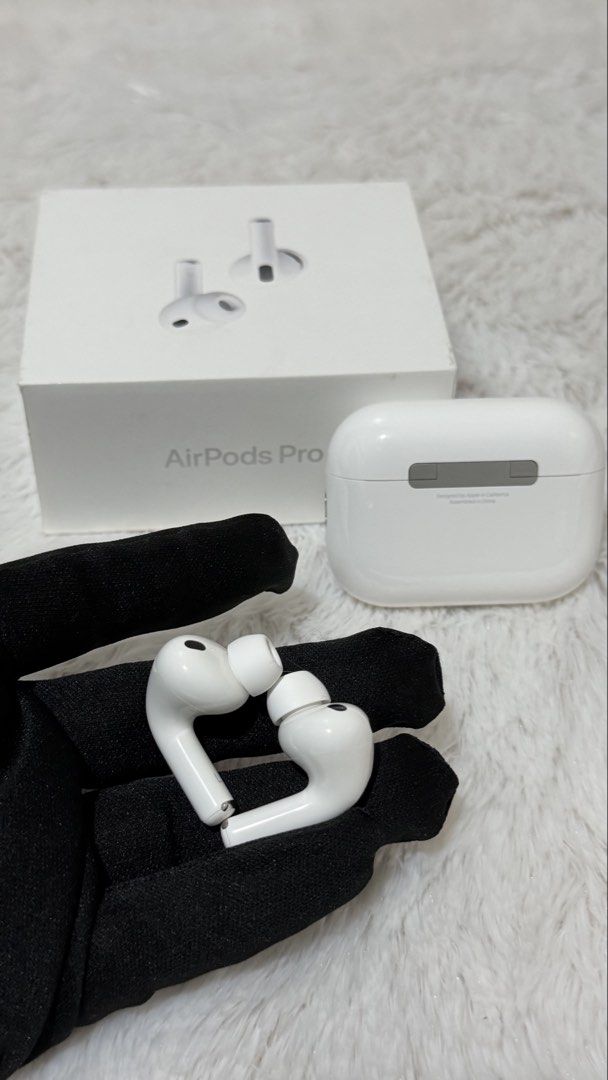2 weeks old AirPods Pro 3 with receipt from Digital Walker (Category: Earphones) located in Pasig City. Submitted by jimuelradaaa (Listing ID 1468697404, Image 3). Description: ‼️Check 2nd pic for faster reply‼️ 🎧 AirPods Pro 3 — ₱10,500 only 🤍 • 2 weeks old • Used thrice only • Digital Walker Purchased October 5, 2026 • Warranty until October 4, 2027 • Complete box & receipt ₱10,490 only ✨ AirPods 4 with receipt ₱5,990 also available 📍 Fame R
