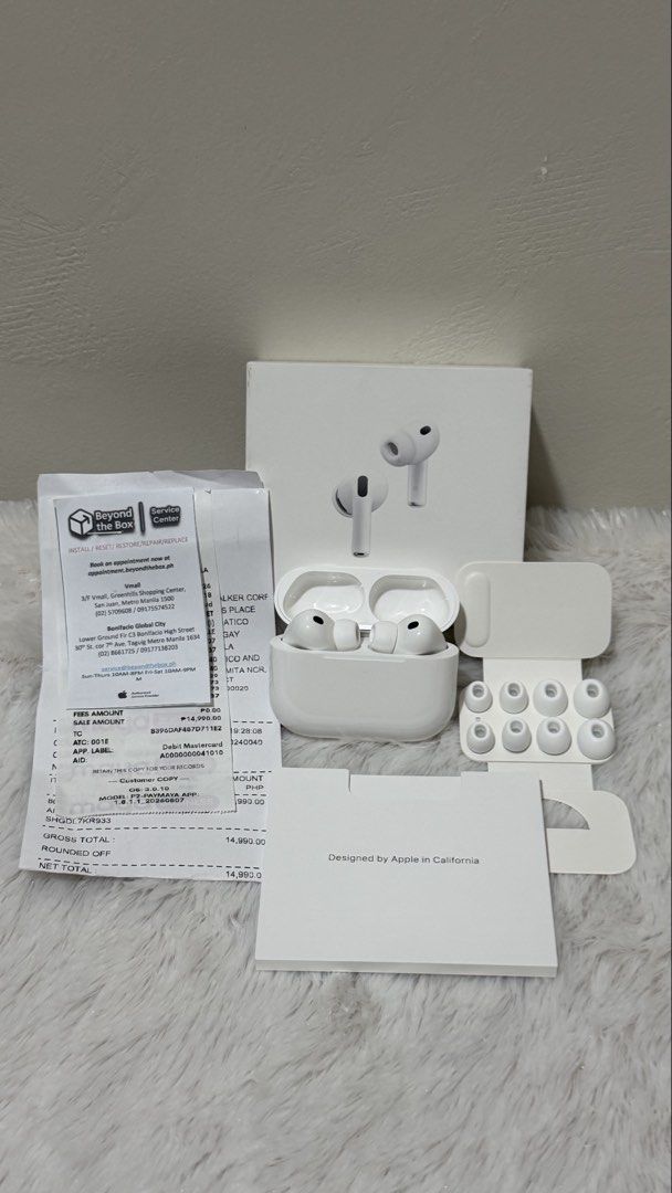 2 weeks old AirPods Pro 3 with receipt from Digital Walker (Category: Earphones) located in Pasig City. Submitted by jimuelradaaa (Listing ID 1468697404, Image 1). Description: ‼️Check 2nd pic for faster reply‼️ 🎧 AirPods Pro 3 — ₱10,500 only 🤍 • 2 weeks old • Used thrice only • Digital Walker Purchased October 5, 2026 • Warranty until October 4, 2027 • Complete box & receipt ₱10,490 only ✨ AirPods 4 with receipt ₱5,990 also available 📍 Fame R