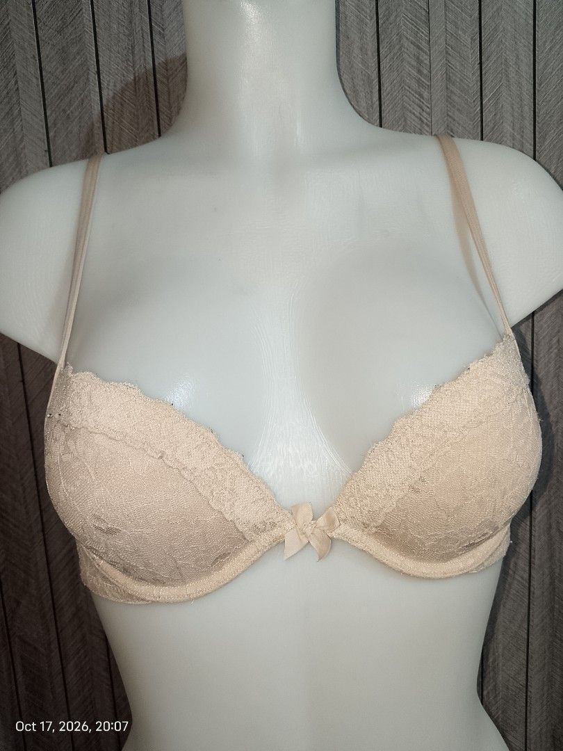 34a La Senza push up bra with underwire (Category: Undergarments & Loungewear) located in Manila. Submitted by truecrystal-1407 (Listing ID 1468622760, Image 1). Description: with removable push up pads (pockets).