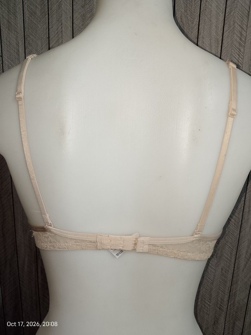 34a La Senza push up bra with underwire (Category: Undergarments & Loungewear) located in Manila. Submitted by truecrystal-1407 (Listing ID 1468622760, Image 3). Description: with removable push up pads (pockets).