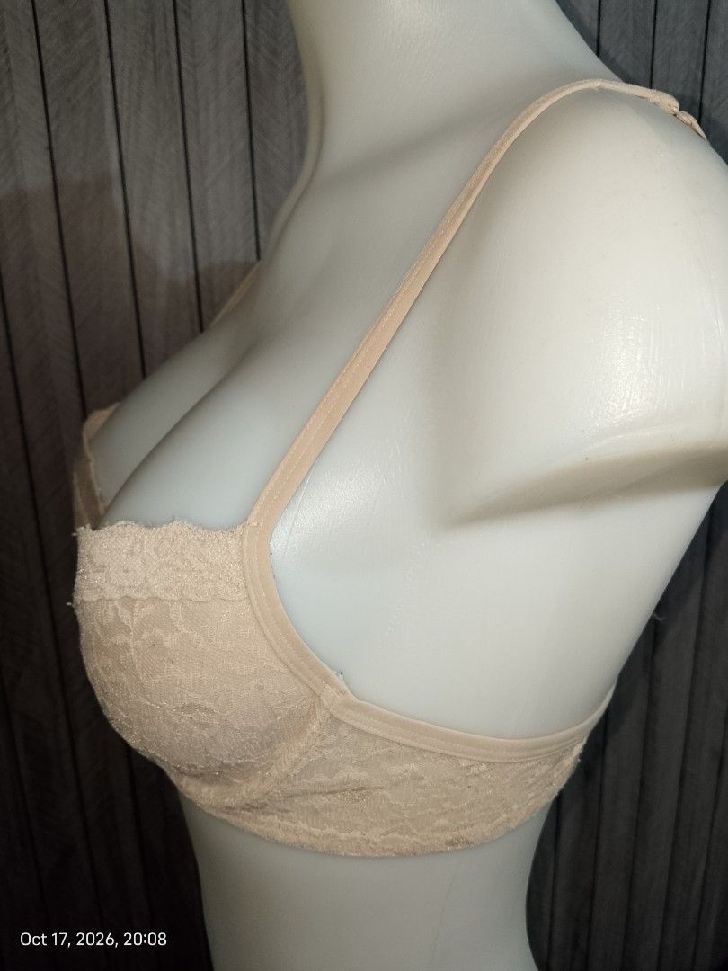 34a La Senza push up bra with underwire (Category: Undergarments & Loungewear) located in Manila. Submitted by truecrystal-1407 (Listing ID 1468622760, Image 2). Description: with removable push up pads (pockets).