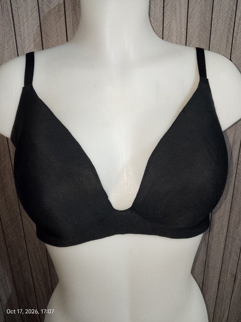 36d LA SENZA BRA PADDED NONWIRE (Category: Undergarments & Loungewear) located in Manila. Submitted by truecrystal-1407 (Listing ID 1468585481, Image 1). Description: .
