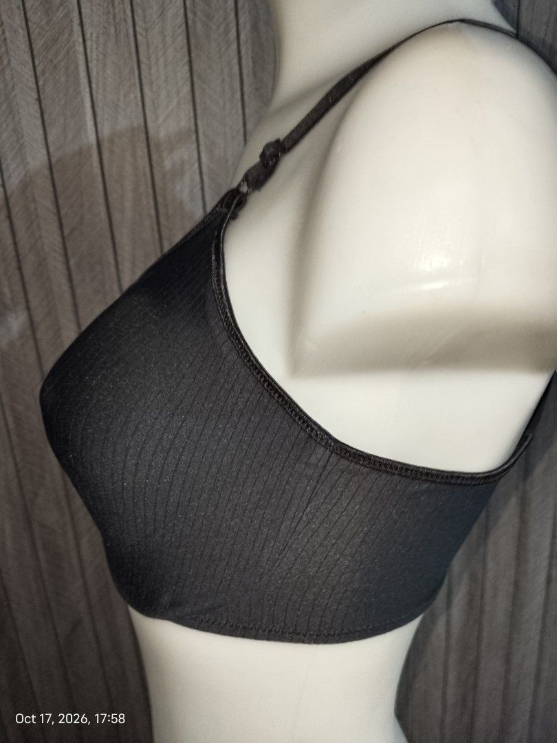 38d Hanes bra black not padded with underwire (Category: Undergarments & Loungewear) located in Manila. Submitted by truecrystal-1407 (Listing ID 1468595530, Image 2). Description: .