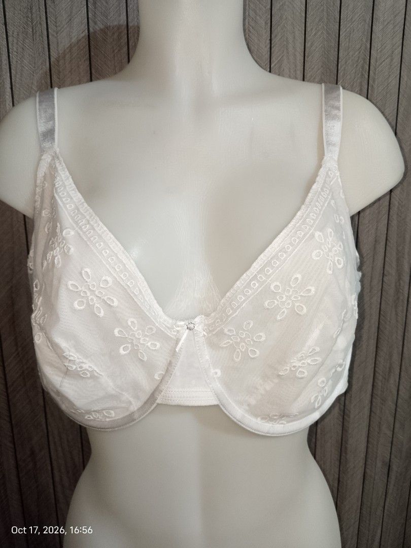 40h DESSEE WHITE BRA NO PADS WITH UNDERWIRE (Category: Undergarments & Loungewear) located in Manila. Submitted by truecrystal-1407 (Listing ID 1468583101, Image 1). Description: pluss size bra.