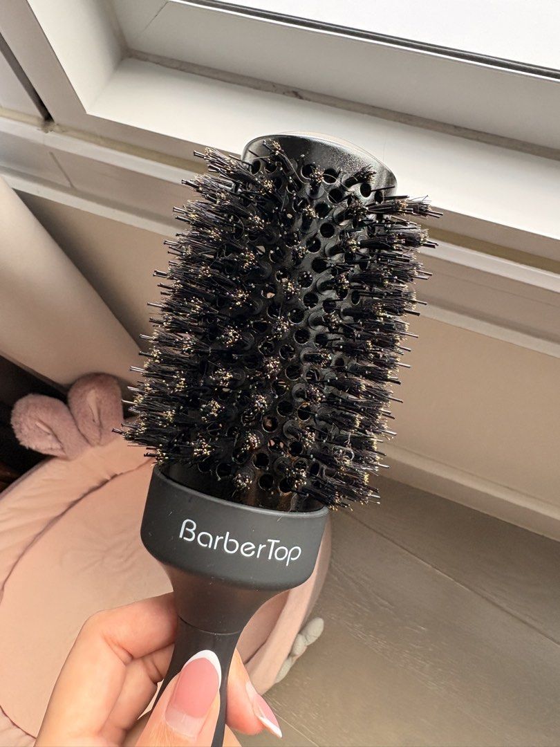 #53 Barbertop Round Brush (Category: Hair Accessories) located in Makati City. Submitted by __ninni__ (Listing ID 1468617533, Image 2). Description: Used once and never used again.