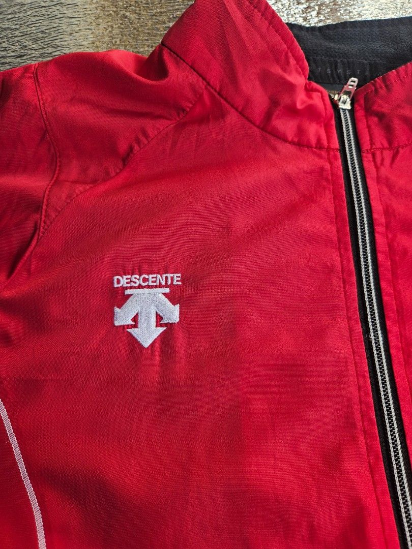 🔥 Descente "ION-BODIES" Functional Track Jacket 🔥 (Category: Coats, Jackets and Outerwear) located in Las Pinas. Submitted by thriftedjacketsbybang (Listing ID 1468685922, Image 3). Description: 🔥 Descente "ION-BODIES" Functional Track Jacket 🔥 Upgrade your streetwear game with this crisp red Descente sports windbreaker! Fully loaded with technical details including a breathable back cape vent, full inner mesh lining, clean contrast piping, a