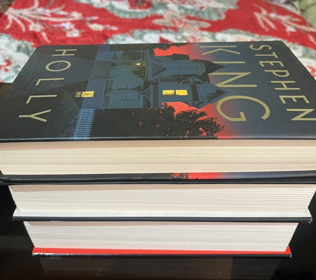 📚 stephen king books for sale! (Category: Storybooks) located in Cabanatuan. Submitted by maligamgam (Listing ID 1468586767, Image 2). Description: selling these kasi wala na talaga akong shelf space kaya hindi ko na sila maalagaan nang maayos. hoping to find them a new home where they can be taken care of better. available titles: • holly • the bazaar of bad dreams [SOLD] • sleeping beauties 💸 ₱600 each. presyong paperback na lol pero slightly