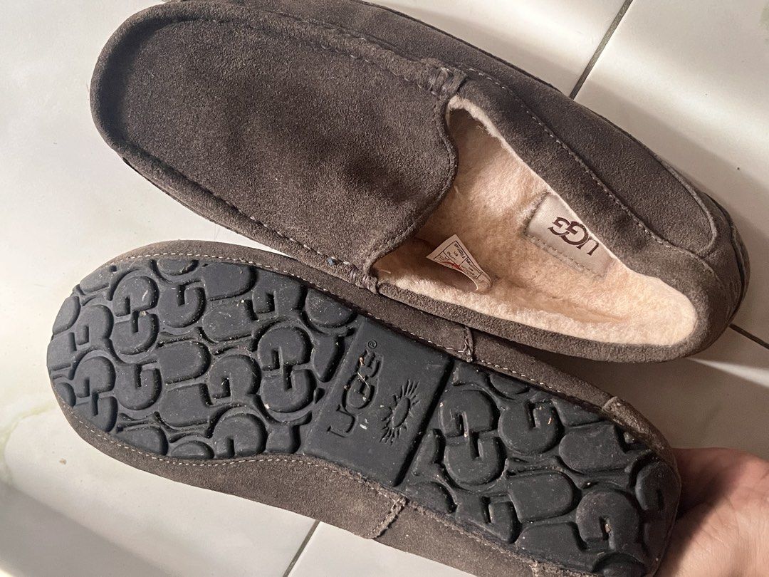 🇺🇸 UGG Brown Suede Slippers Loafers (Category: Slippers & Slides) located in Manila. Submitted by prelovedpick.com (Listing ID 1468566459, Image 1). Description: - Brand: UGG - Material: Brown suede upper with soft plush shearling lining - Style: Slip-on loafer design - Sole: Textured rubber outsole for good grip - Condition: Interior tag intact, normal wear on soles - Features: Extremely warm and comfortable for indoor/outdoor lounging.
