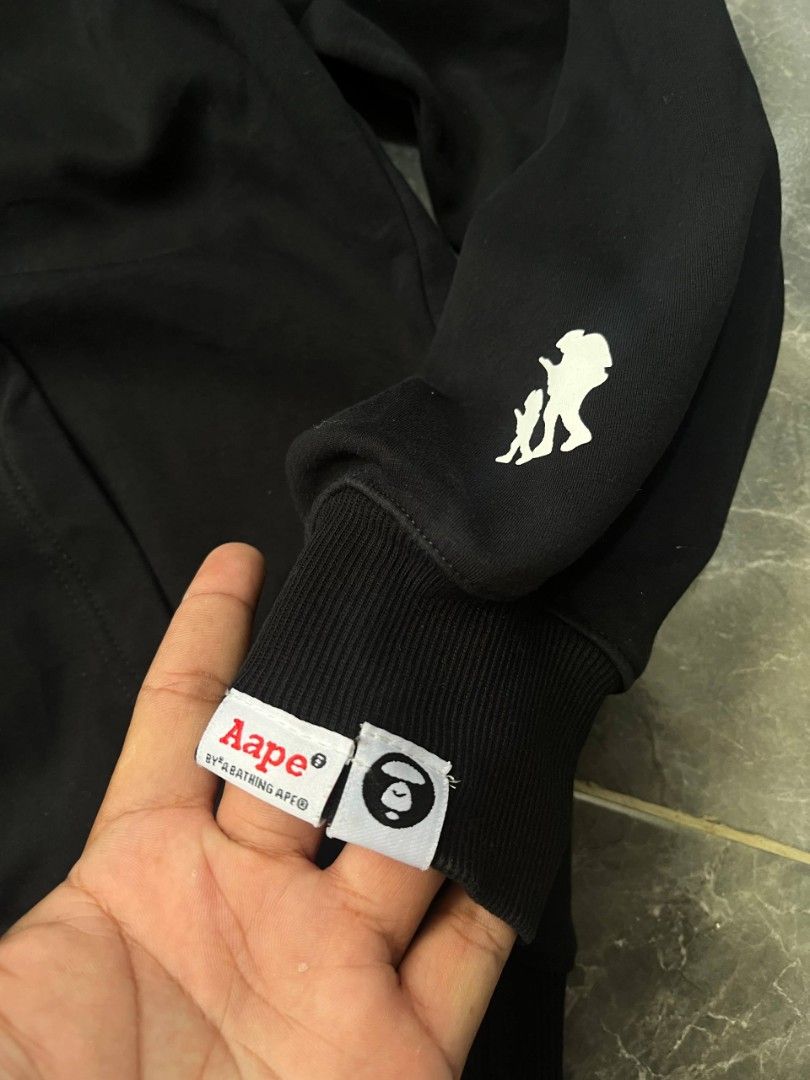 Aape hoodie (Category: Hoodies) located in Cabagan. Submitted by ronesmabe (Listing ID 1468628197, Image 2). Description: large-xl fittings off lang cut washtag .