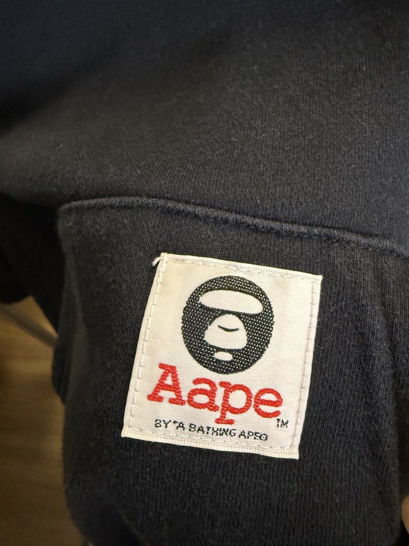 AAPE hoodie (Category: Coats, Jackets and Outerwear) located in Santa Rosa. Submitted by rgnrvn300 (Listing ID 1468666852, Image 3). Description: Aape hoodie Excellent condition 1,200 XL regular fit 22.5x28 Missing puller.