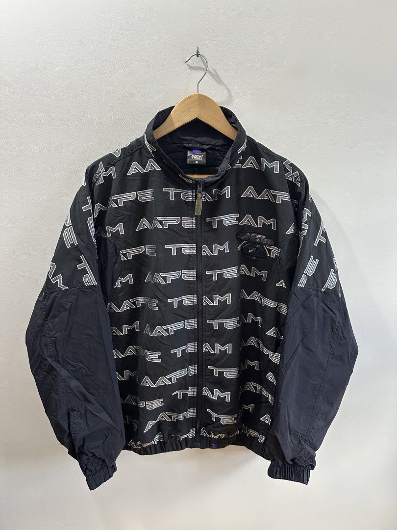 AAPE Logo Shell Jacket (Category: Coats, Jackets and Outerwear) located in Baguio. Submitted by .daryl (Listing ID 1468655248, Image 1). Description: 29 width 27 length .