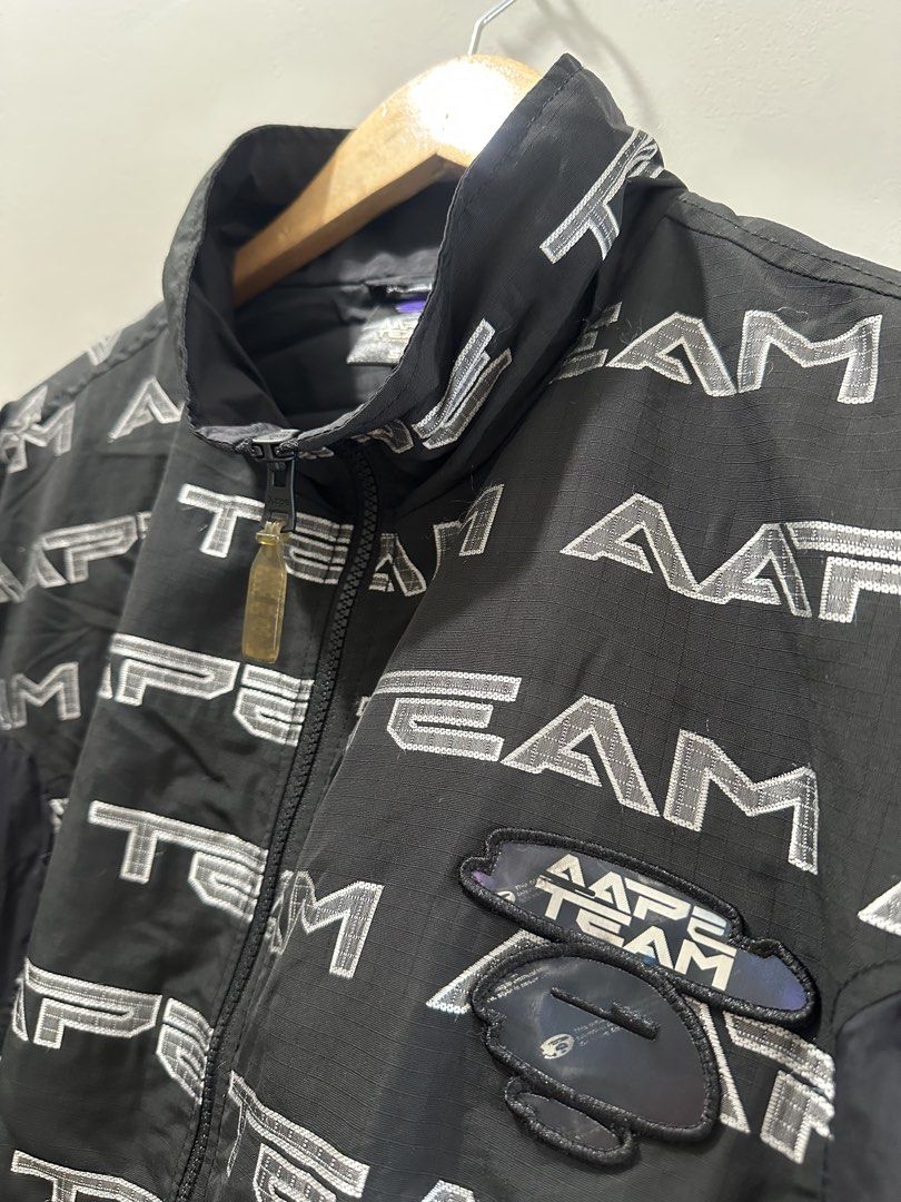 AAPE Logo Shell Jacket (Category: Coats, Jackets and Outerwear) located in Baguio. Submitted by .daryl (Listing ID 1468655248, Image 3). Description: 29 width 27 length .
