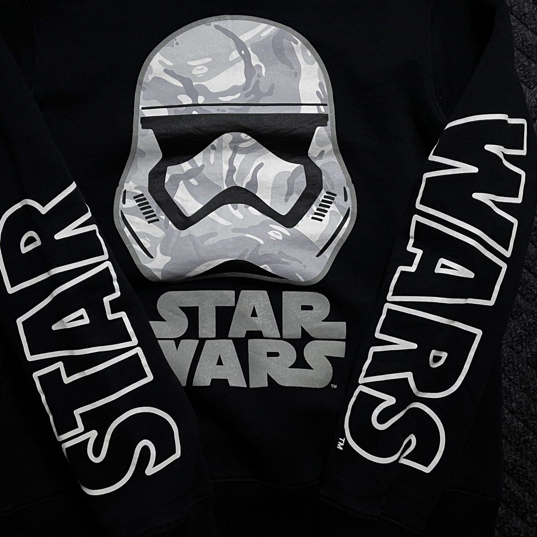 Aape x Starwars Crewneck (Category: Hoodies) located in Davao. Submitted by archived.status (Listing ID 1468579982, Image 2). Description: COLOR MAY VARY DUE TO LIGHTING‼️ Condition: 9.5/10 Color rate: 9.5/10, or better Issue: N/A Size Small Width 20 Length 24.
