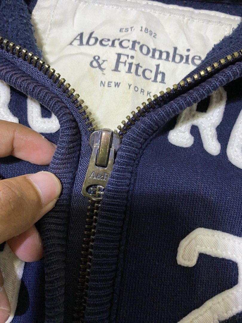 ABERCROMBIE (Category: Hoodies) located in Davao. Submitted by giegarments (Listing ID 1468592217, Image 3). Description: ABERCROMBIE HOODIE MUSCLE FIT SIZE:meduim Good condition 10/10 color rate Y2k Issue:last 2 pic hindi tagos 500freeship.