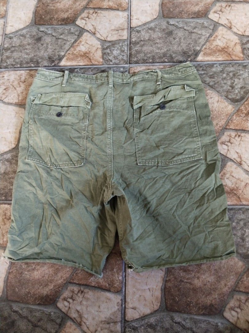 Abercrombie & Fitch utility short (Category: Shorts) located in Legazpi City. Submitted by genobecollectives (Listing ID 1468517685, Image 3). Description: - Brand: Abercrombie & Fitch - Size: 34 (inner tag) - Color: Olive green - Material: Durable cotton twill fabric - C losure: Button fly - Pockets: Multiple large cargo pockets on front and back - Details: Rugged military style with trendy raw distressed hems 500 plus sf 34 x 21.