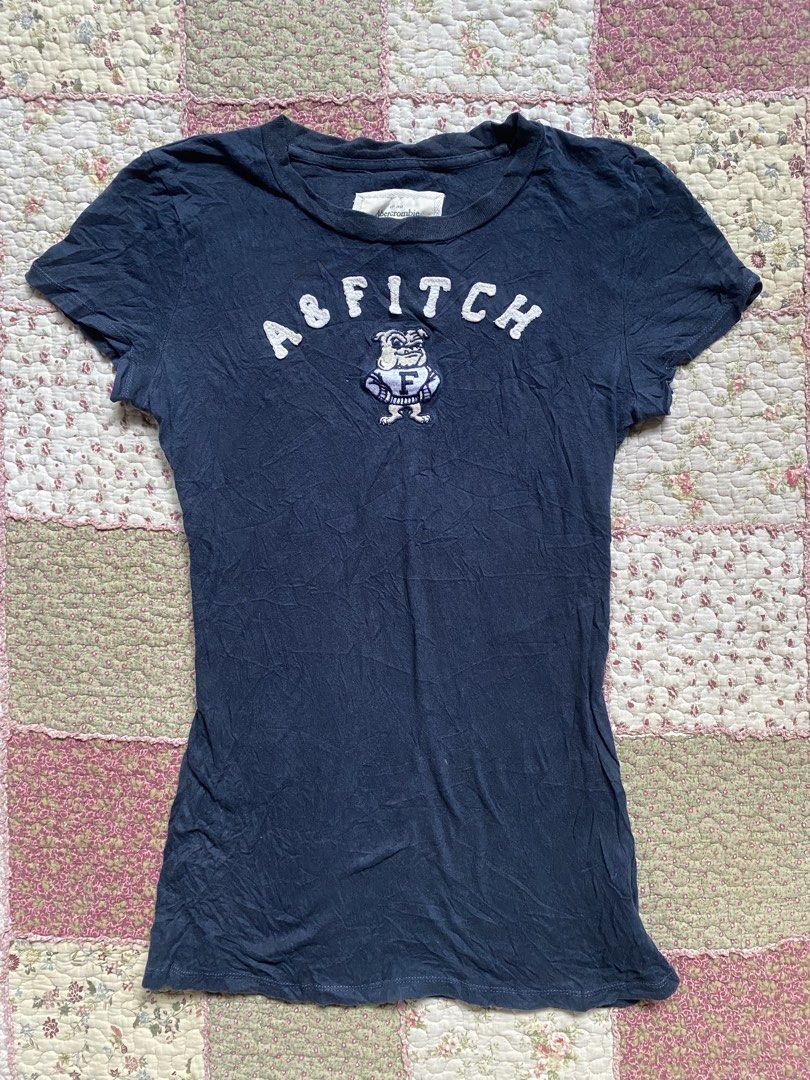 ABERCROMBIE AND FITCH TEE (Category: Shirts) located in Aurora. Submitted by srahmay.l (Listing ID 1468593002, Image 1). Description: .