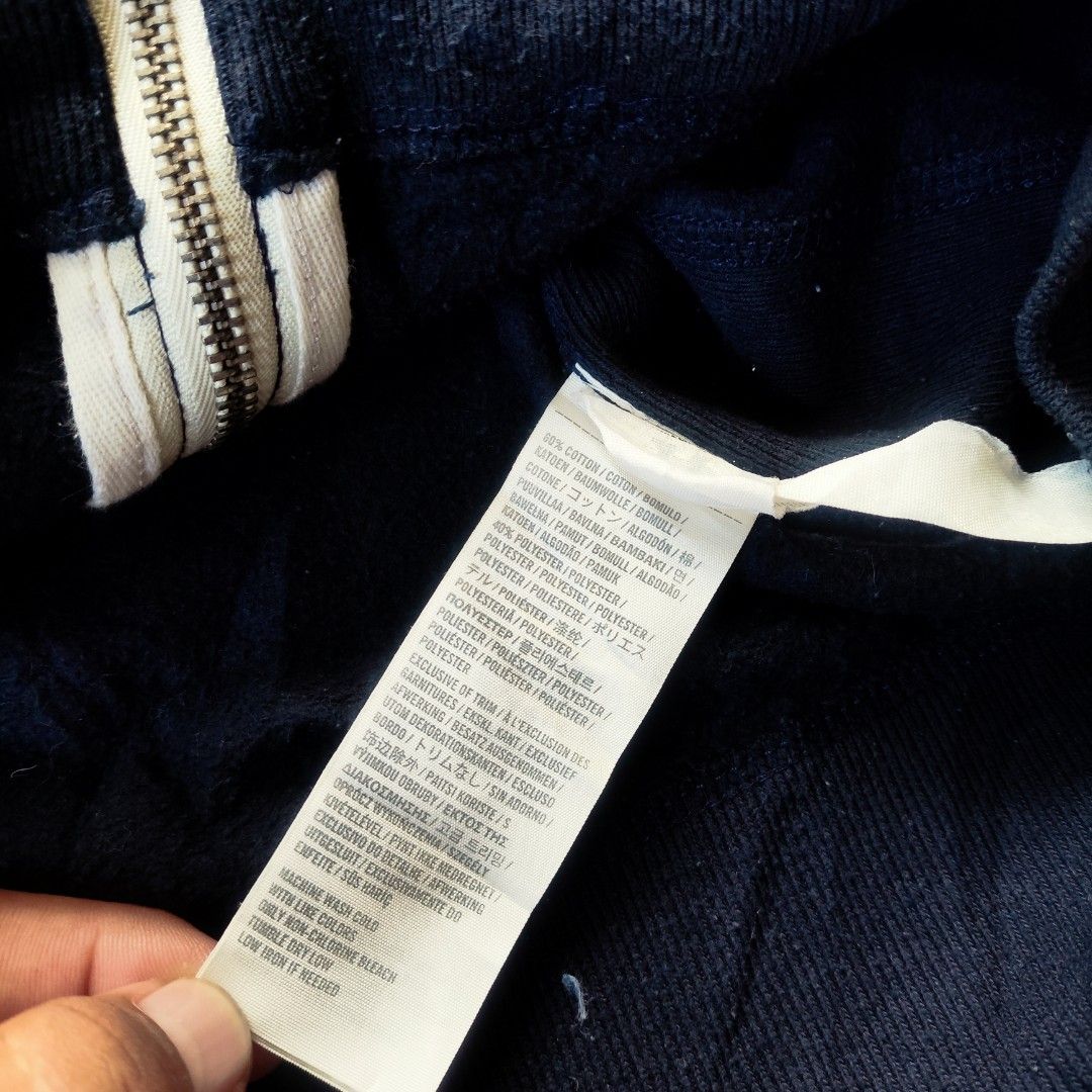 Abercrombie and Fitch Zip Jacket (Category: Coats, Jackets and Outerwear) located in Balamban. Submitted by winston.jude (Listing ID 1468522344, Image 3). Description: large(women) width:19.5 length:25 good condition no issues 650+sf.