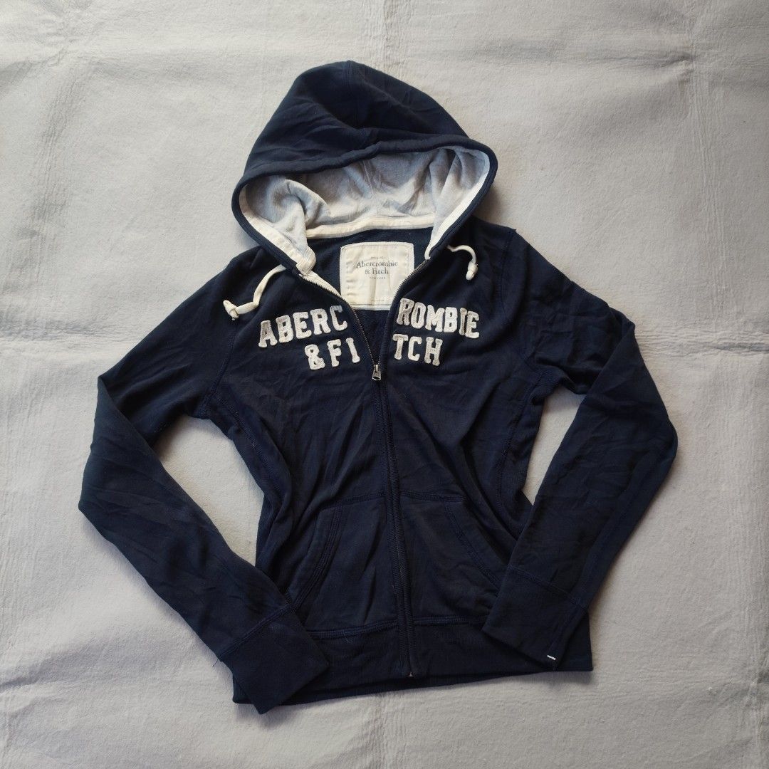Abercrombie and Fitch Zip Jacket (Category: Coats, Jackets and Outerwear) located in Balamban. Submitted by winston.jude (Listing ID 1468522344, Image 1). Description: large(women) width:19.5 length:25 good condition no issues 650+sf.