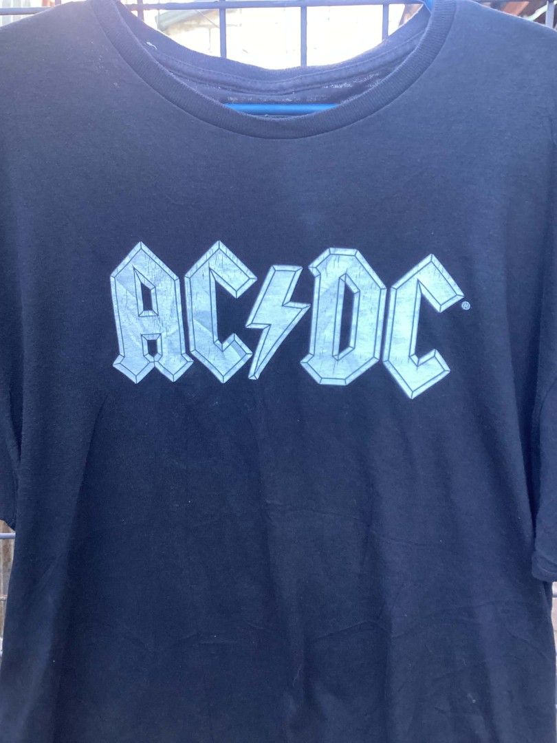 ACDC Spellout Tee dated 2021 (Category: Tshirts & Polo Shirts ) located in Balanga. Submitted by archivefine_ds (Listing ID 1468581971, Image 2). Description: ACDC Spellout Tee dated 2021 Size XL on tag 10/10 good condi, need wash w 22 L 28 400+sf.
