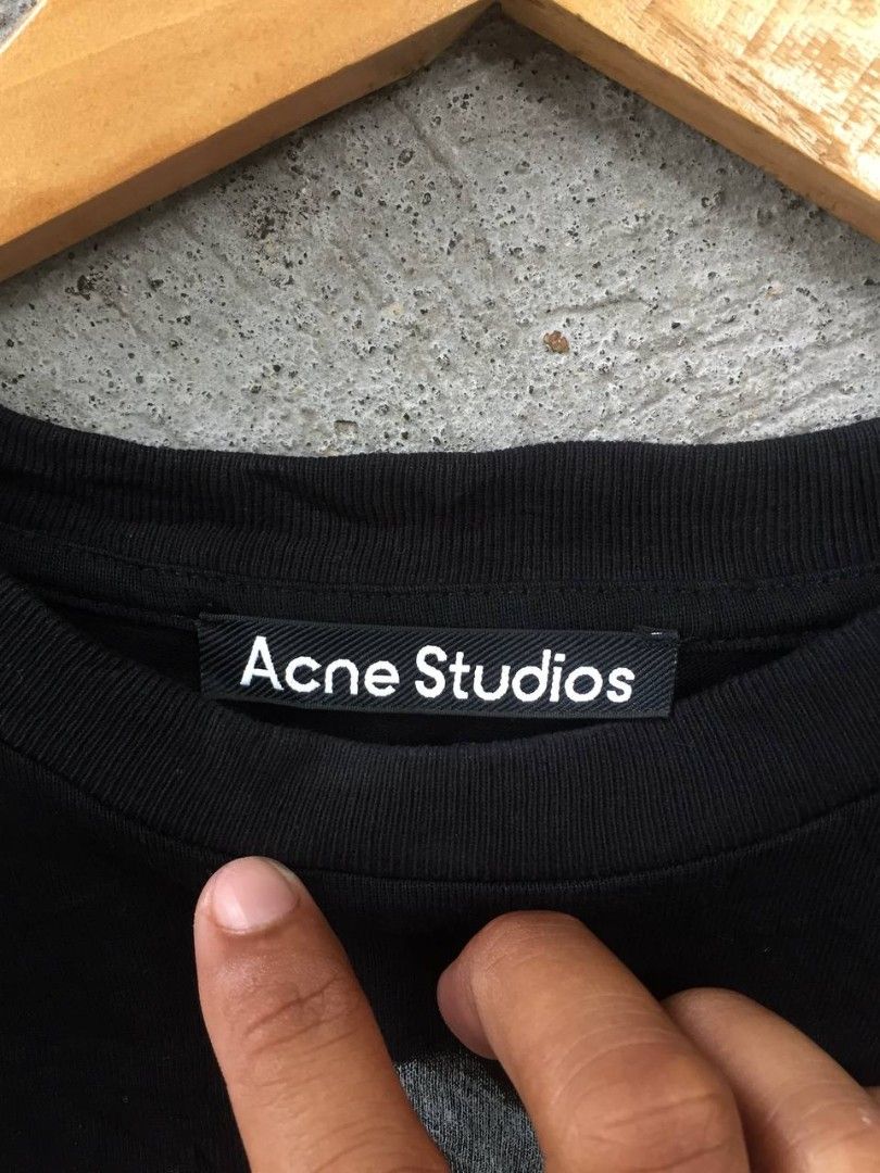Acne Studios Brody T's (Category: Formal Shirts) located in Naga. Submitted by thriftalk (Listing ID 1468503142, Image 2). Description: Acne Studios ‎Brody T’s ‎✅Dimes 21.5x28 ‎✅Excellent Like New Condition ‎✅color rate 10/10 ‎✅No Issue ‎✅need wash ‎✅The Crackprint is natural design ‎✅Fresh from the bale ‎ ‎Dm for more info ‎ ‎📍Location : Bicol Naga City ‎💵 MOP: Gcash only ‎🚛 courier : J&T Express / Flash Express.