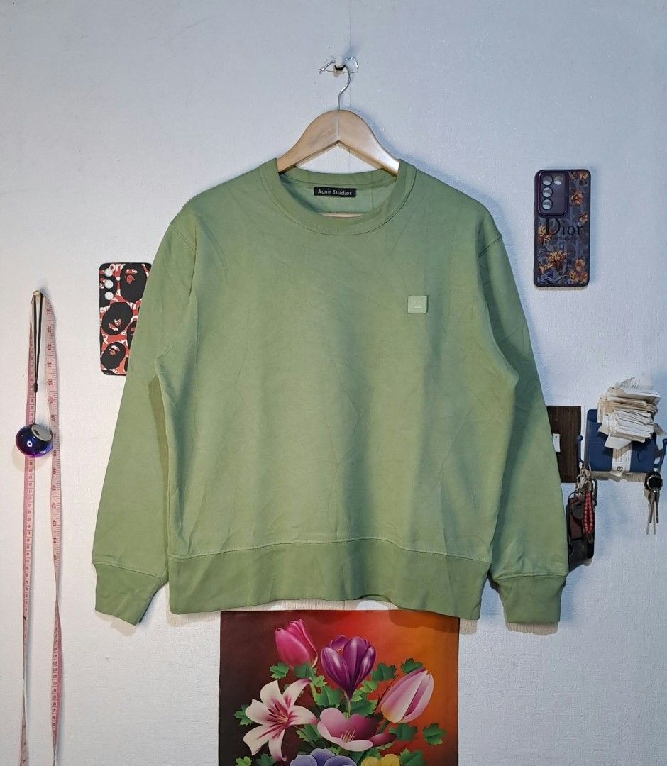 Acne Studios Fala Animal Face Patch (Category: Coats, Jackets and Outerwear) located in Manila. Submitted by yaseen_73 (Listing ID 1468710538, Image 1). Description: Acne Studios Face Patch Chest Logo Olive Green Fala Animal Velvet Reverse Cotton Pullover Wearing Size : XS on Tag Dimensions : Please Refer to the Photo Color Rate : 9.9/10 - Needs Washing - Issue : With Stain or Minimal Discoloration - Nearly New Condition Or Best Offer Courier : J