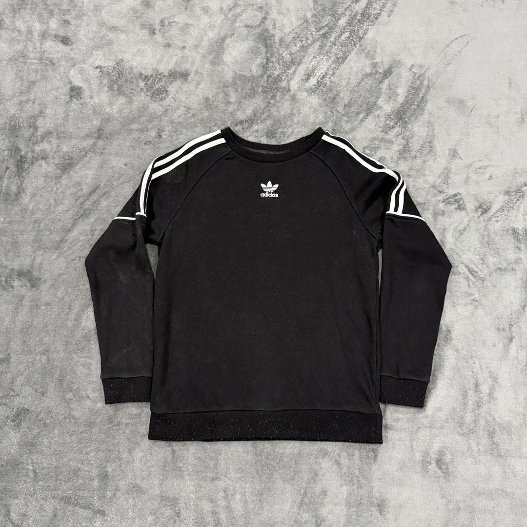 ADIDAS HALF STRIPE CREWNECK SWEATSHIRT (Category: Activewear) located in Santa Maria. Submitted by rarefindslt (Listing ID 1468683887, Image 1). Description: ADIDAS HALF STRIPE CREWNECK SWEATER (SWIPE LEFT FOR MORE DETAILS..) Size L on tag in solid good condition rate! complete tags for authenticity, plain black cotton crewneck sweatshirts, half stripe design, embroidered mid script logo, can pass as new! no issue **photo may vary due to lighting