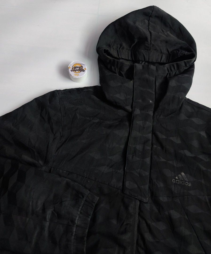 Adidas Monogram Puffer Jacket (Category: Coats, Jackets and Outerwear) located in Manapla. Submitted by gentleturtle_3dc683 (Listing ID 1468681122, Image 3). Description: Adidas Monogram Puffer Jacket 💵 ₱ 189 from 269 📏 Size: L (21 x 28) 🎨 Color Rate: 9.5 /10 or better ✨ Condition: Great ⚠️ Issue: Minimal signs of use Pre-loved thrifted item. 💬 Message us for inquiries!.
