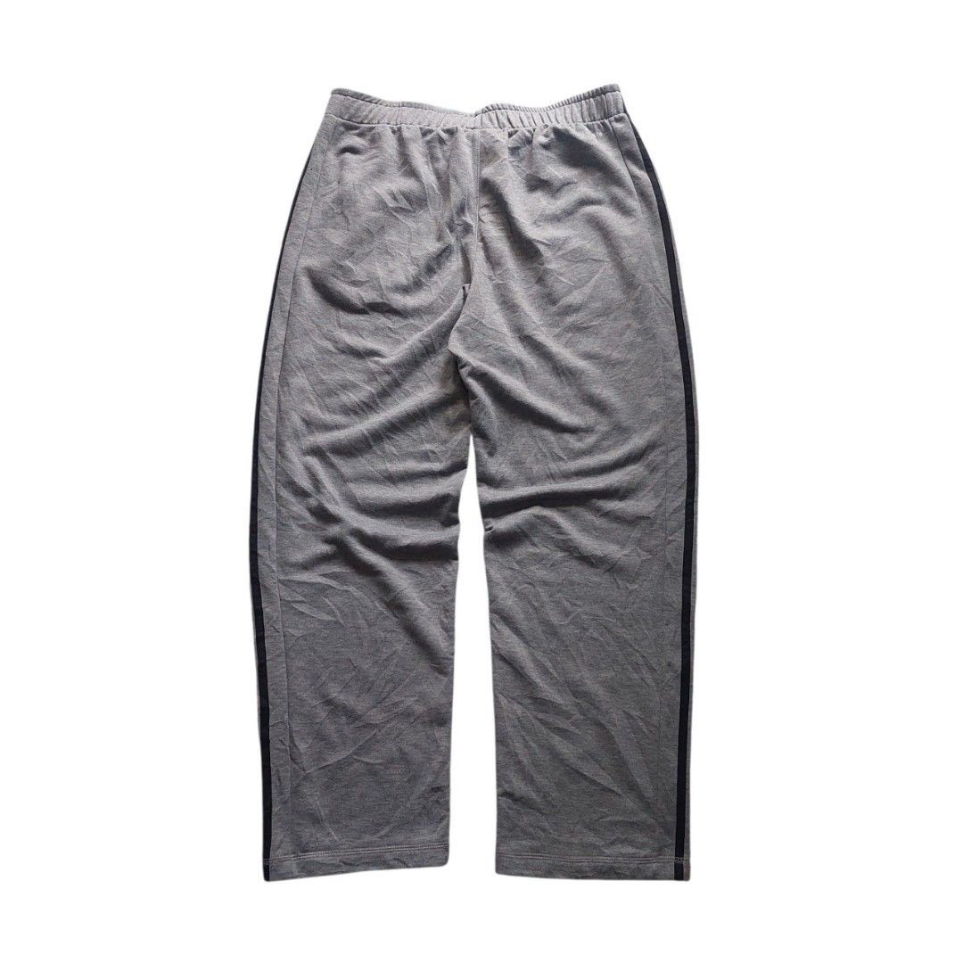Adidas Performance Essential Sweat Pants (Category: Joggers) located in Quezon City. Submitted by y3thriftshop (Listing ID 1468559175, Image 3). Description: Tag: Adidas Performance Essential Sweat Pants Color : Grey Size : XXL on Tag Dimension : 34-38x41 Leg Opening: 9.5 Condition : Good Color Rate : 9/10 Price : P599.00 Issue : None RFS : Buy and Sell Additional Information : - 2 Side Pockets - Draw Sting still intact Please read: - Color may v