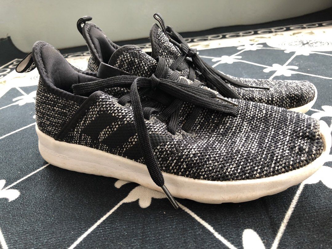 Adidas shoes (Category: Sneakers) located in Tuguegarao City. Submitted by roxannejoy_santos96 (Listing ID 1468633095, Image 3). Description: Adidas Shoes for women Size 8 Lightly used Soffer gaan malambot comfy sa paa.