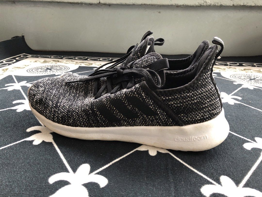 Adidas shoes (Category: Sneakers) located in Tuguegarao City. Submitted by roxannejoy_santos96 (Listing ID 1468633095, Image 2). Description: Adidas Shoes for women Size 8 Lightly used Soffer gaan malambot comfy sa paa.