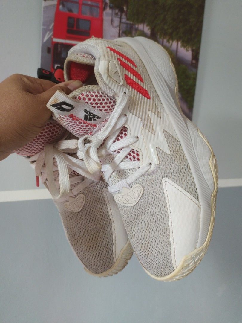 Adidas shoes for kids (Category: Babies & Kids Fashion) located in Manila. Submitted by timtam04 (Listing ID 1468500835, Image 1). Description: needs cleaning.