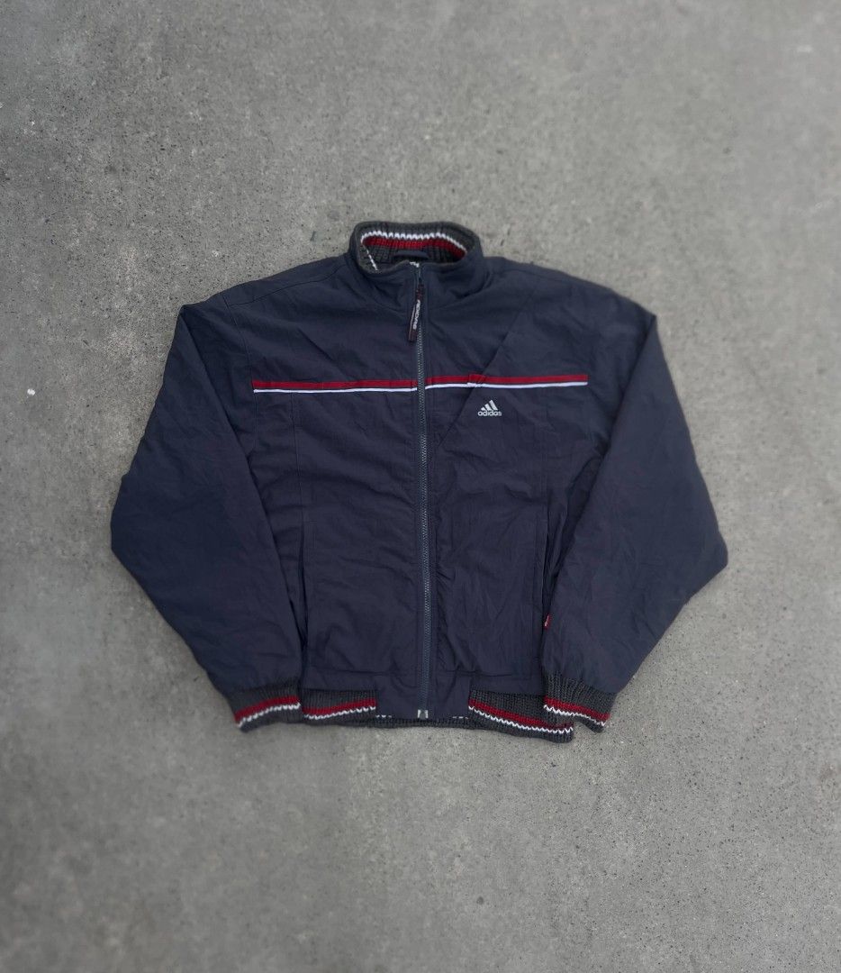 Adidas Spell Out Winter Olympic (Category: Coats, Jackets and Outerwear) located in Santa Barbara. Submitted by kelcardenas14 (Listing ID 1468664696, Image 2). Description: 22.5 Width 25 Length Medium Best Fit (Boxy Fit) No Issue (Asnew) Sobrang solid sa mga malalamig na lugar at hiking.