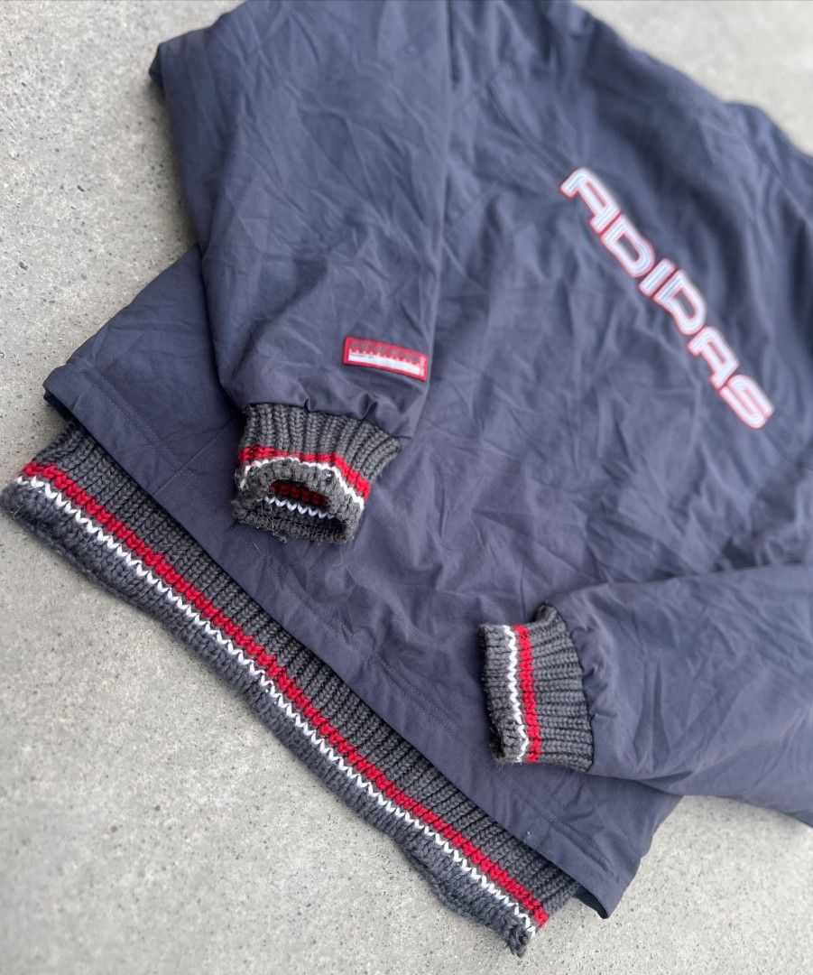 Adidas Spell Out Winter Olympic (Category: Coats, Jackets and Outerwear) located in Santa Barbara. Submitted by kelcardenas14 (Listing ID 1468664696, Image 3). Description: 22.5 Width 25 Length Medium Best Fit (Boxy Fit) No Issue (Asnew) Sobrang solid sa mga malalamig na lugar at hiking.