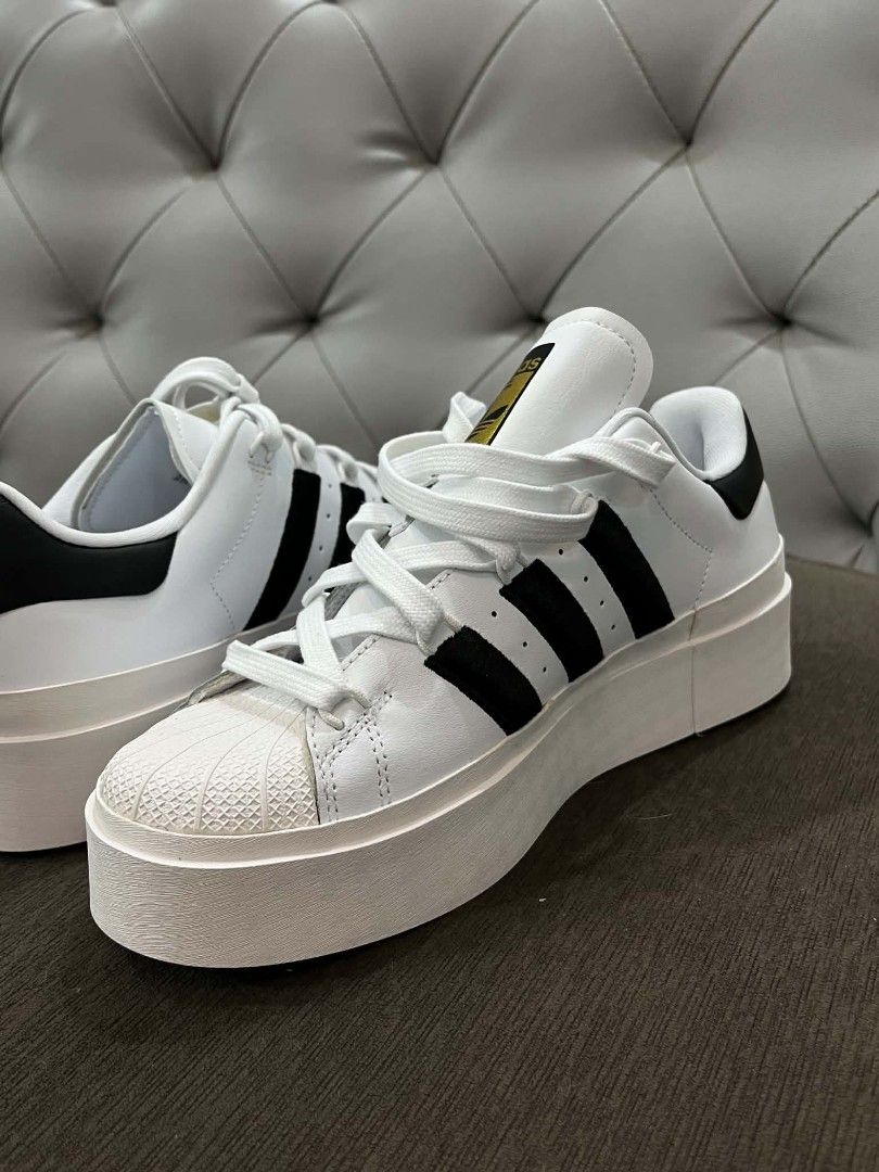 Adidas Superstar Sneakers Size US 8 (Category: Sneakers) located in Marikina City. Submitted by jemalynpdc77 (Listing ID 1468587942, Image 2). Description: - Model: Adidas Superstar Platform Sneakers - Color: White leather with black stripes - Size: US 8 | UK 6.5 | EU 40 - Features: Classic shell toe, chunky platform sole, gold tongue branding - Condition: Brand new Pristine, clean uppers, zero sole wear, and absolutely no creases. Bought in Cana