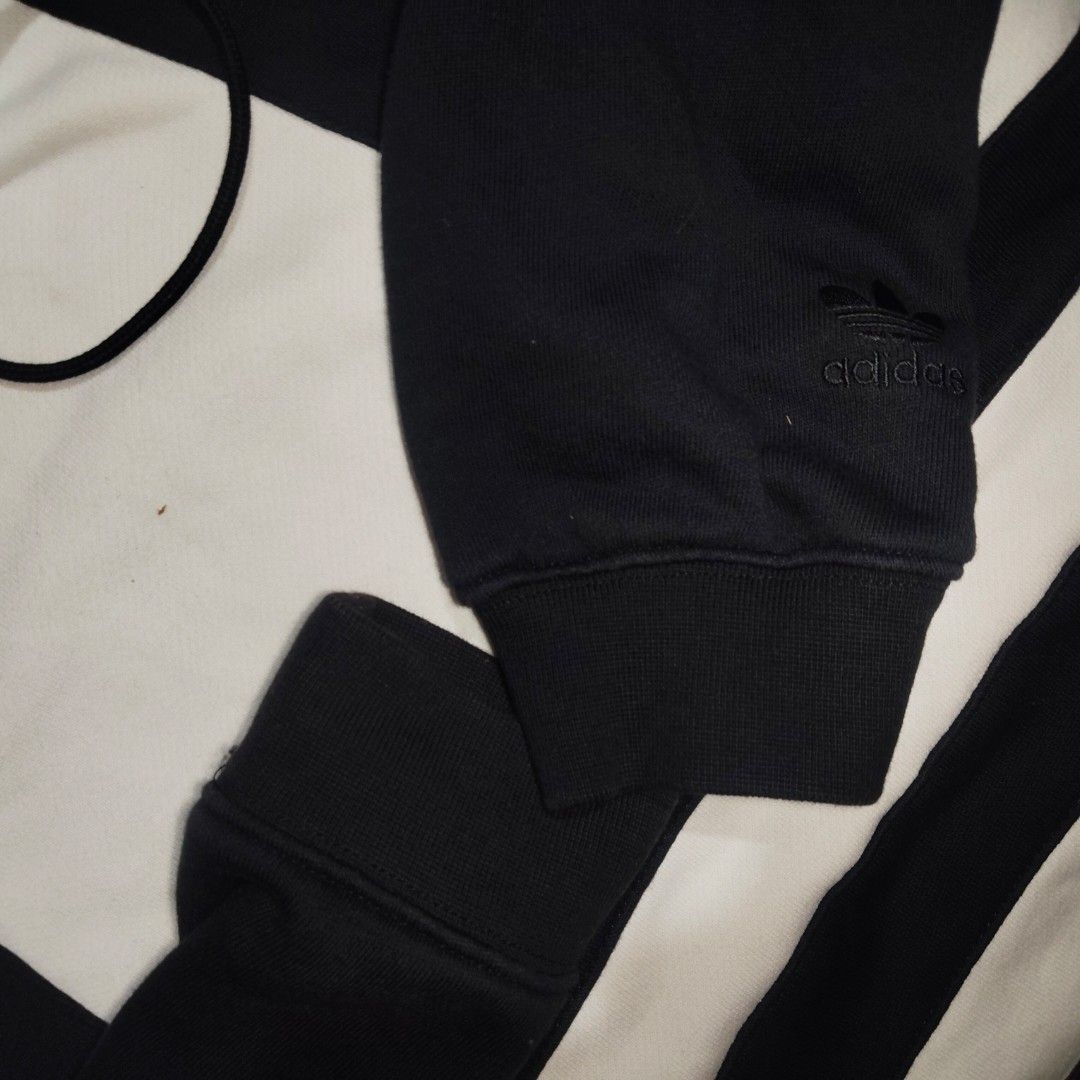 Adidas trefoil (Category: Coats, Jackets and Outerwear) located in Victorias. Submitted by purelion-6f41 (Listing ID 1468649189, Image 2). Description: .