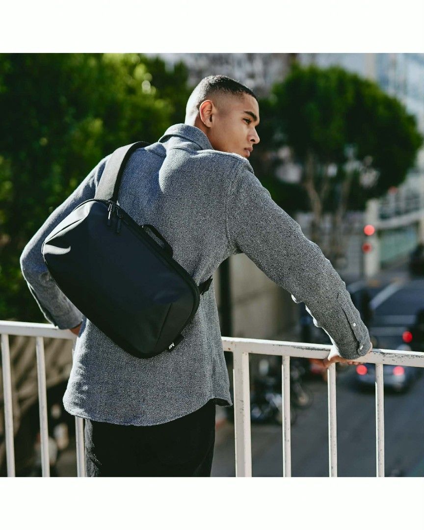 Aer TECH SLING BLACK CORDURA BAG (Category: Sling Bags) located in Santa Rosa. Submitted by alejon007 (Listing ID 1468540741, Image 2). Description: Aer TECH SLING BLACK CORDURA BAG 100% Legit Excellent condition No issues PRIC 2⃣8⃣8⃣0⃣ Pm.