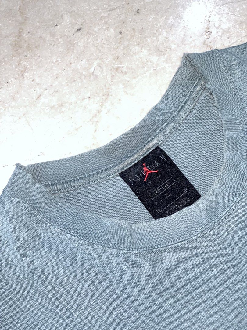 Air Jordan Big Logo (Category: Tshirts & Polo Shirts ) located in Las Pinas. Submitted by rdcthriftedshop (Listing ID 1468682430, Image 3). Description: FREE SHIPPING FEE 📦 Air Jordan Large Logo Size Medium on tag Width: 19 Length: 28 Color rate: 9.5/10 Print: 1000000/10 Condition: Good Condition Distress on some part of neck but still presentable (Check Pic).