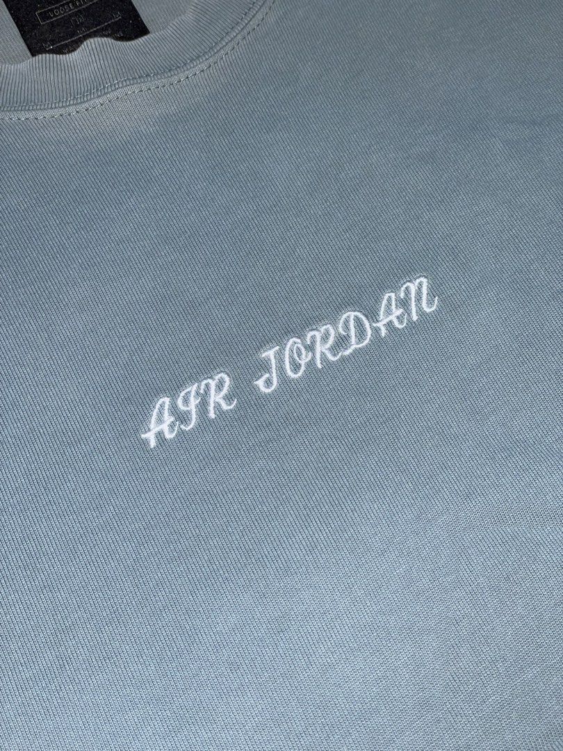 Air Jordan Big Logo (Category: Tshirts & Polo Shirts ) located in Las Pinas. Submitted by rdcthriftedshop (Listing ID 1468682430, Image 2). Description: FREE SHIPPING FEE 📦 Air Jordan Large Logo Size Medium on tag Width: 19 Length: 28 Color rate: 9.5/10 Print: 1000000/10 Condition: Good Condition Distress on some part of neck but still presentable (Check Pic).