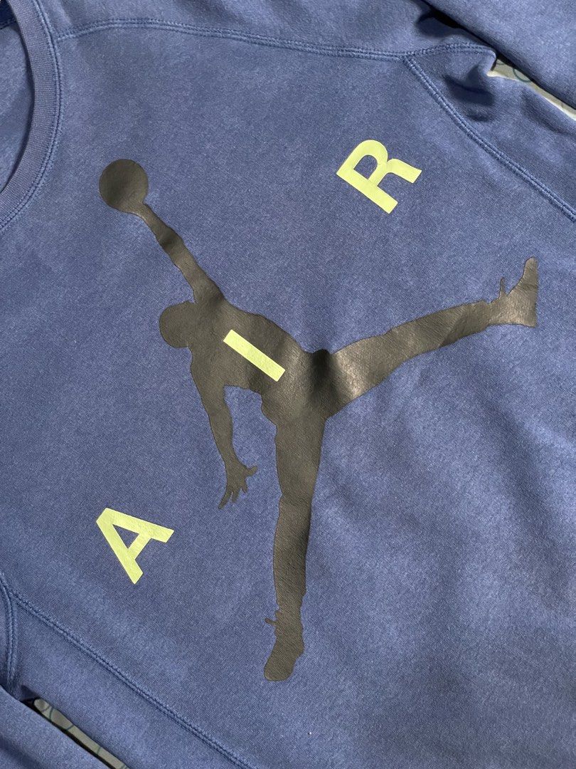 Air jordan Crew neck (Category: Coats, Jackets and Outerwear) located in Las Pinas. Submitted by rdcthriftedshop (Listing ID 1468681521, Image 2). Description: FREE SHIPPING FEE 📦 Air Jordan Sweater Size Small on tag Width: 19 Length: 27 Color rate: 9 or 9.5/10 Condition: Excellent Condition No Issue.