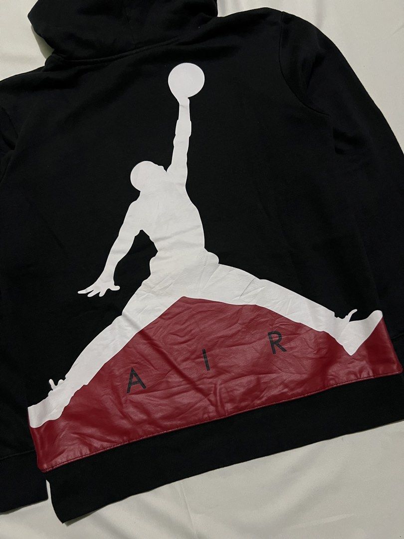 Air Jordan Tee Flight Club (Category: Coats, Jackets and Outerwear) located in Las Pinas. Submitted by rdcthriftedshop (Listing ID 1468696523, Image 3). Description: FREE SHIPPING FEE 📦 Air Jordan Tee Flight Club Size 13-15 on tag (Can fit to Small adult) Width: 20 Length: 25 Color rate: 10/10 Condition: Excellent Condition No issue (Need To Rewash).