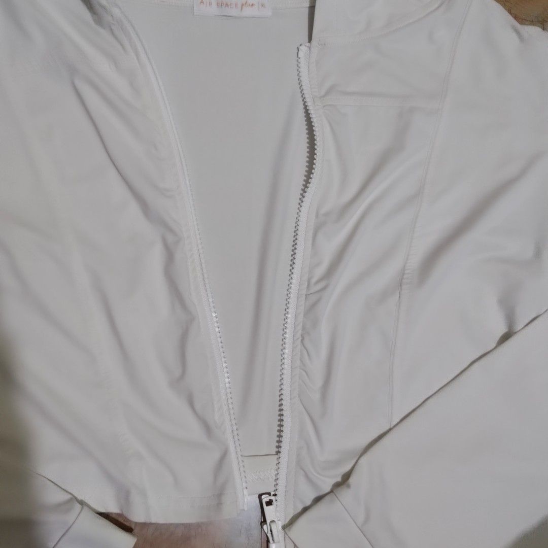 AIR SPACE Minimalist Hooded Zip-Up Jacket (Category: Coats, Jackets and Outerwear) located in Valenzuela. Submitted by 0003c4 (Listing ID 1468679676, Image 3). Description: full front zipper with long sleeves and attached hood! color isss more like a cream white :) tagged Xl but fits small to medium , fabric is super soft 💞💞💞 so comfyyyy!! location: Valenzuela mod: lalamove or jnt.