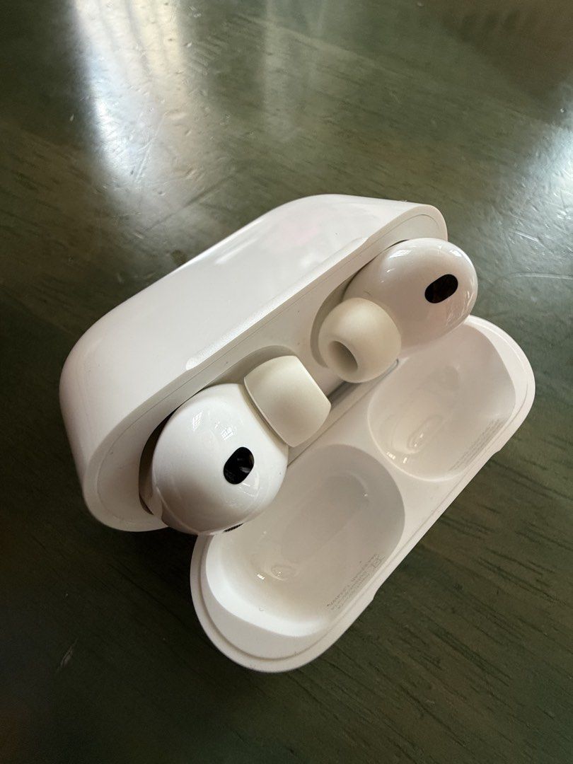 Airpods Pro 3 (Category: Earphones) located in Manila. Submitted by gochaseme (Listing ID 1468523179, Image 2). Description: Rarely used 2nd pair Boxed left sa US With XS and S tips Warranty expired last Oct 12 Smooth as new see photos RFS: hindi nagagamit Pick up only .