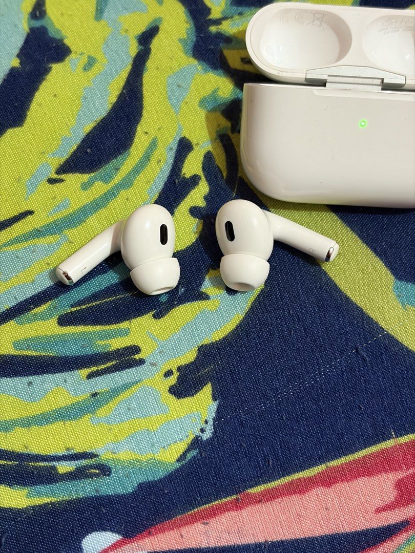 AirPods Pro Gen 2 Type C (Category: Earphones) located in Dasmarinas. Submitted by markusi22 (Listing ID 1468687111, Image 2). Description: .