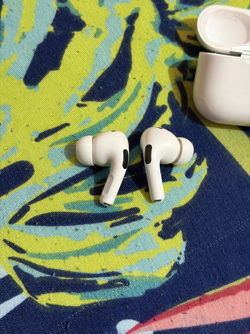 AirPods Pro Gen 2 Type C (Category: Earphones) located in Dasmarinas. Submitted by markusi22 (Listing ID 1468687111, Image 3). Description: .