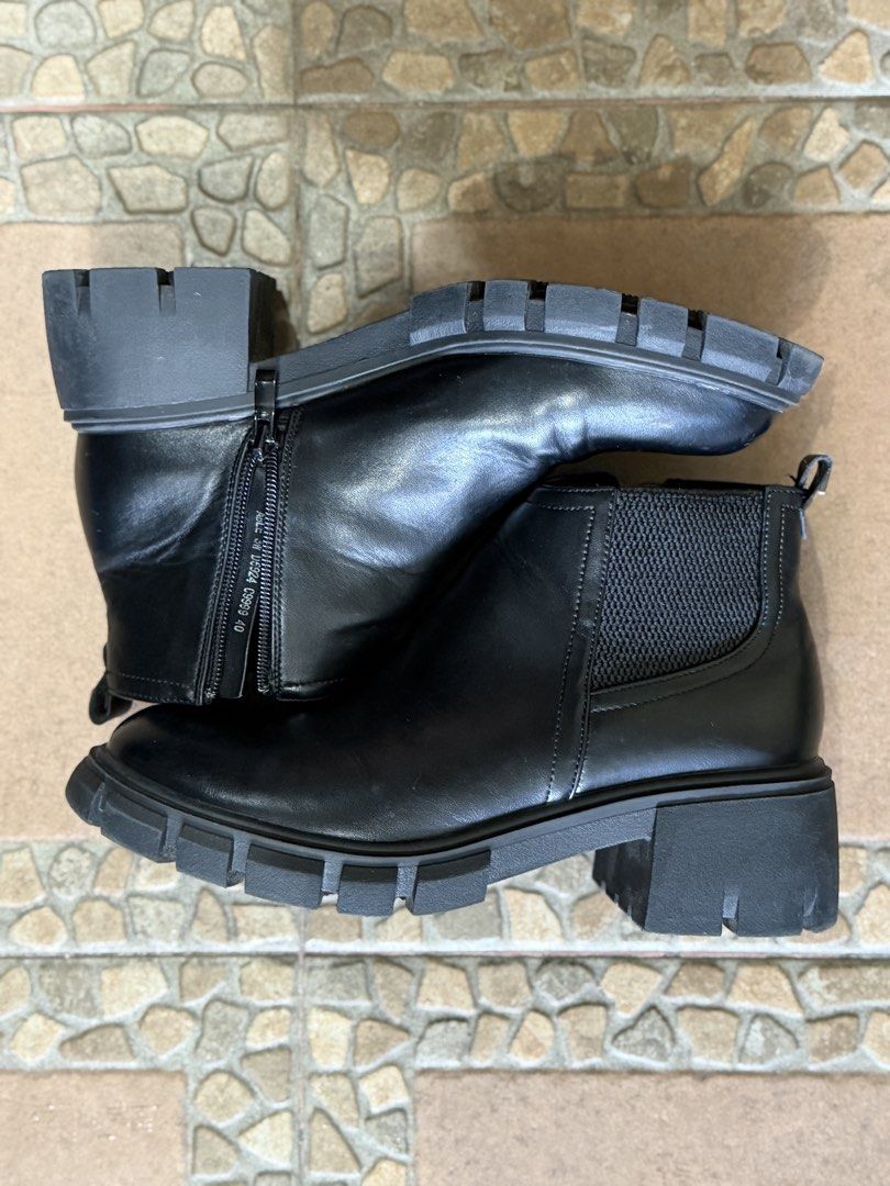 Alberto Black Boots (Category: Boots) located in Quezon City. Submitted by relovedmebykay (Listing ID 1468571955, Image 2). Description: .